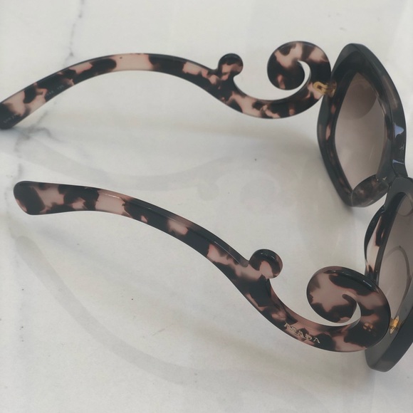 💯% Authentic PRADA Baroque Square Sunglasses - Picture 2 of 4